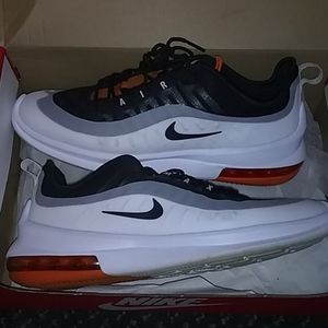 Men's Nike Air Maxs size 9